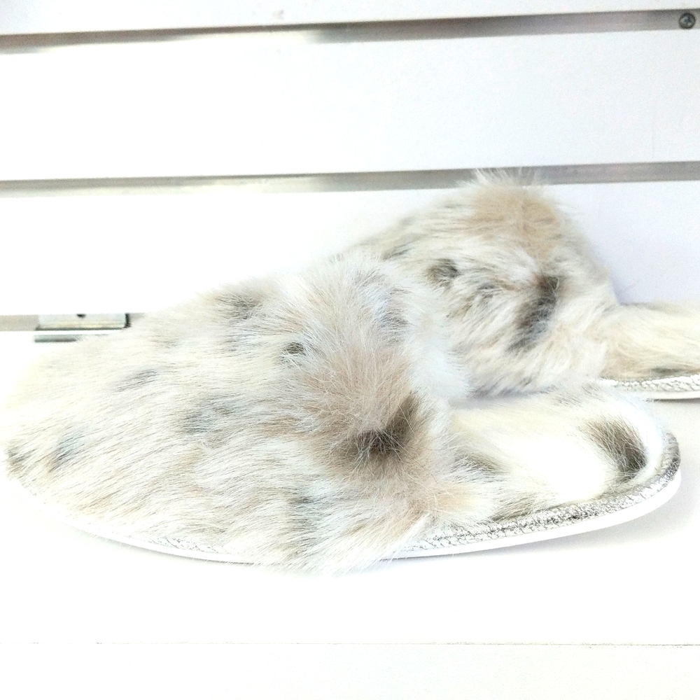 Slippers - Picture 2 of 3